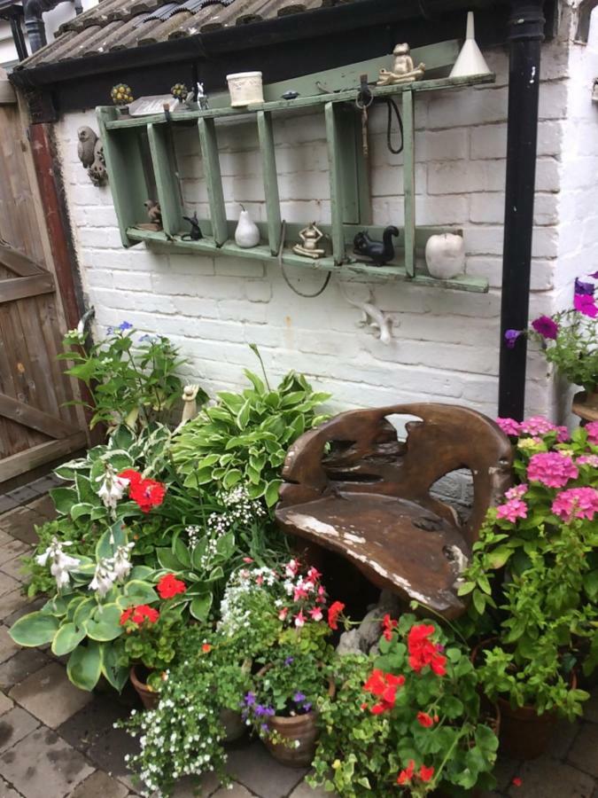 Cosy Cottage In Village Leicester Exterior photo