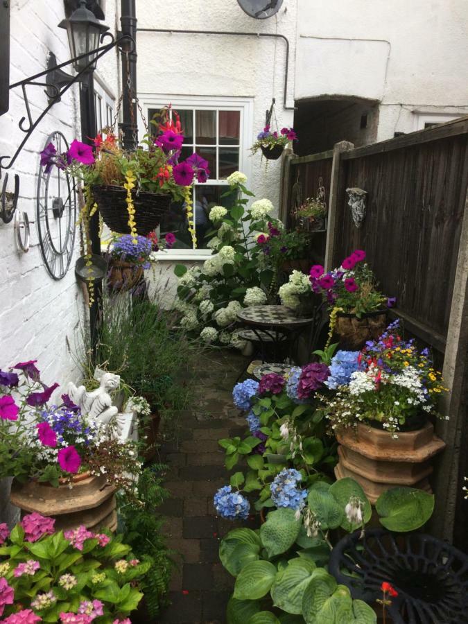 Cosy Cottage In Village Leicester Exterior photo